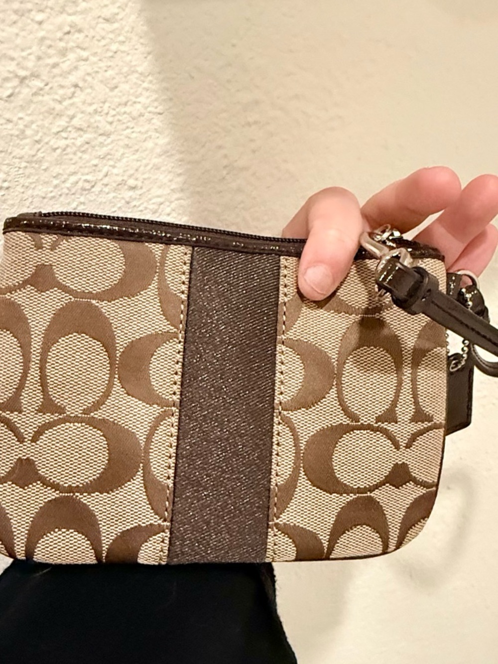 Coach Signature Canvas Wristlet in Brown and Tan NWOT - Picture 2 of 9